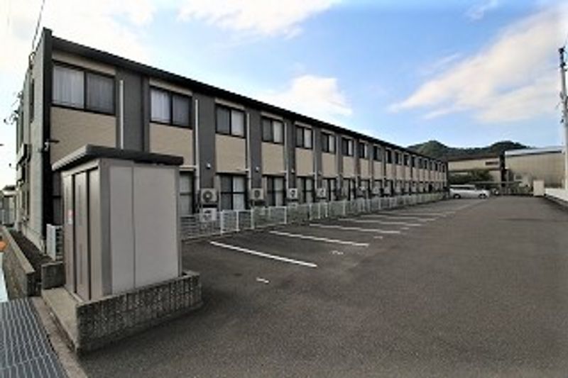 レオパレスマイファミーユ 駐車場