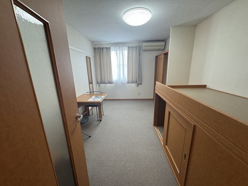 レオパレス北中江 居間
