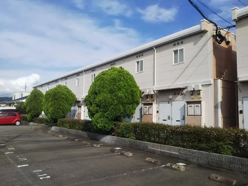 レオパレスキャロットＢ 駐車場