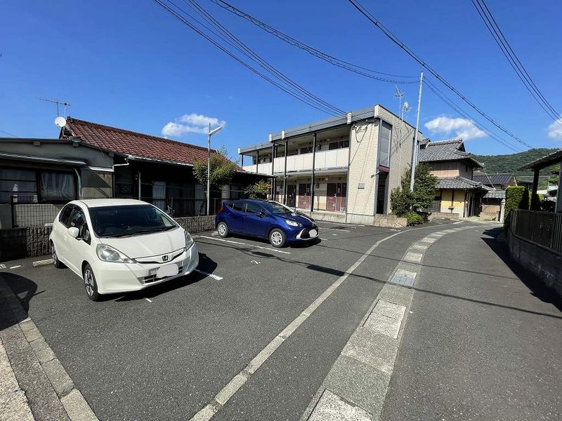 レオパレスすみれⅡ 駐車場