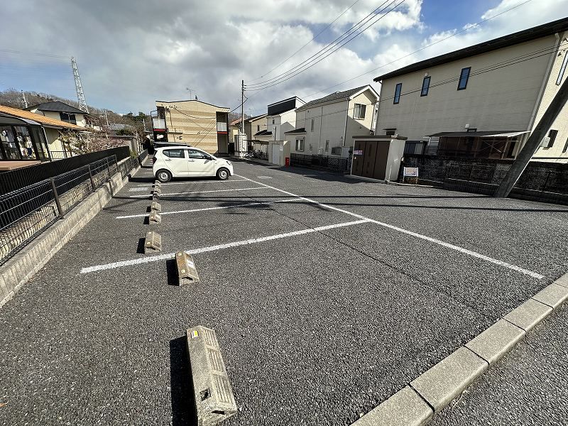 レオパレスアクエリアス 駐車場
