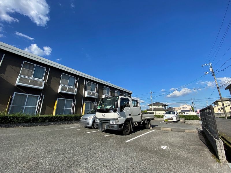 レオパレスフォレスター 駐車場