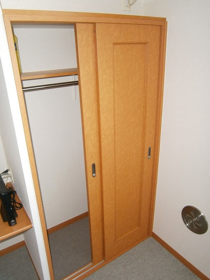 レオパレスフィオローナ 収納
