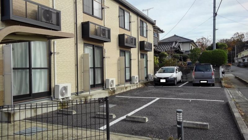 レオパレスグラスヒル平潟Ｄ 駐車場