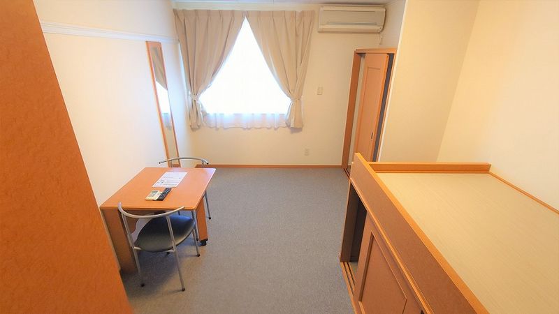 レオパレスアンプリオ　シエル 居間