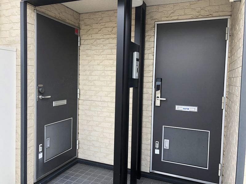 レオパレス友舞 玄関