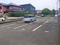 レオパレスグランデ 駐車場