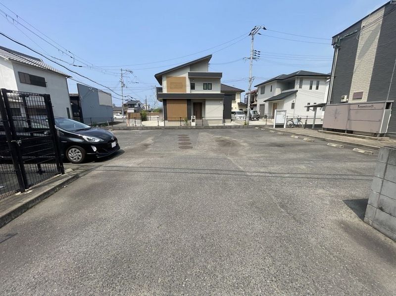 レオパレス前田 駐車場