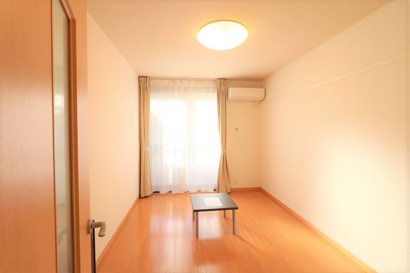 レオパレスリバービレッジ 居間