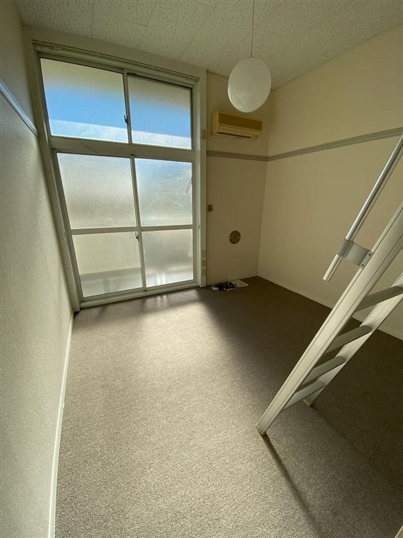 レオパレスけやき 居間