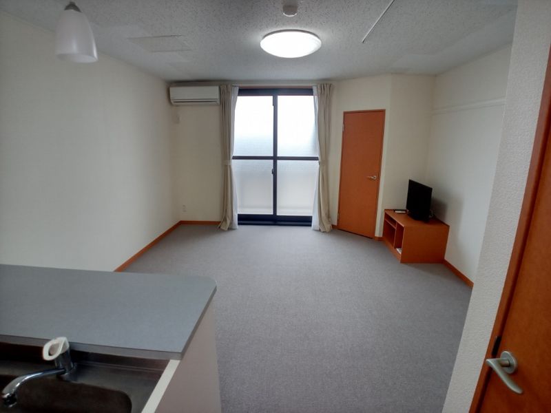 レオパレスコテナン阿見Ｃ 居間