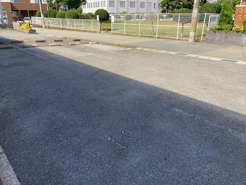 レオパレスシャルマンドミール 駐車場