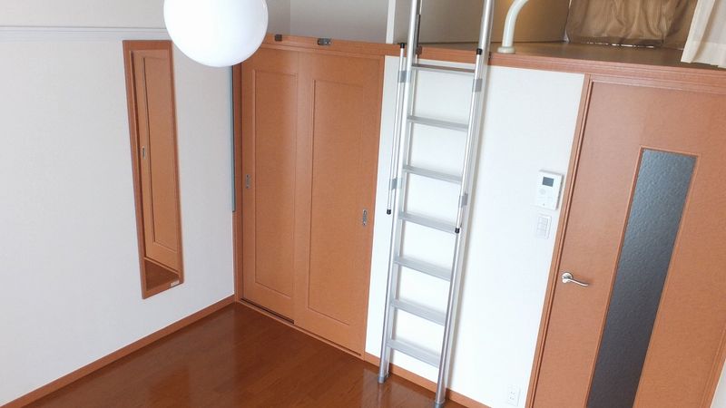 レオパレスバンビーナ 居間