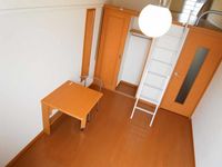 レオパレスラピス城南 居間