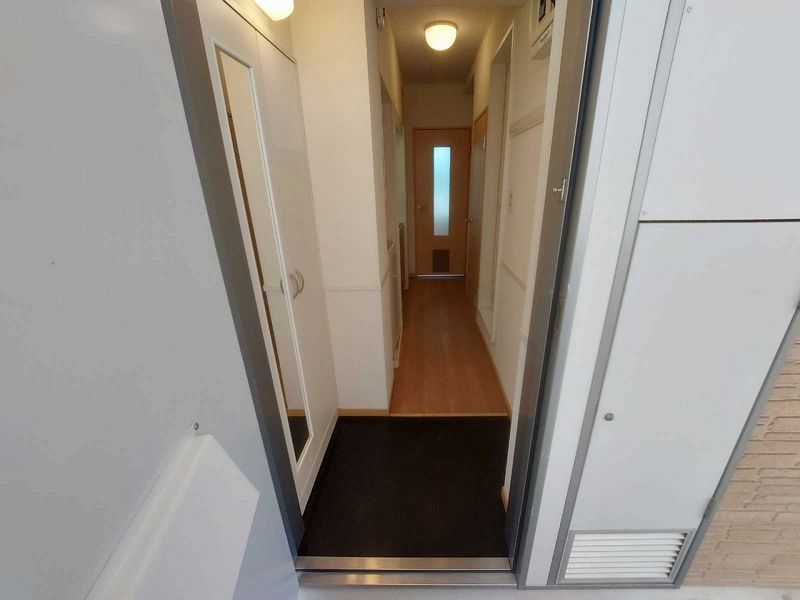 レオパレスアミティエ 玄関