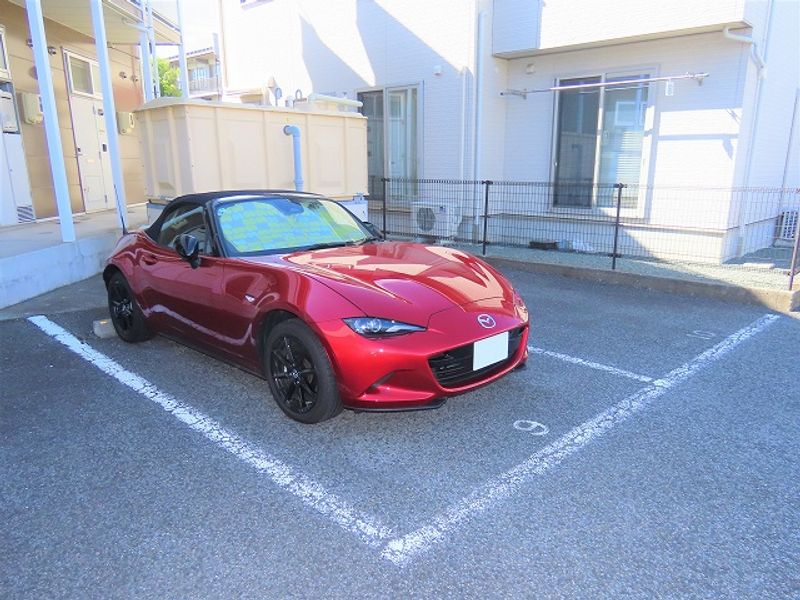 レオパレス中御所 駐車場