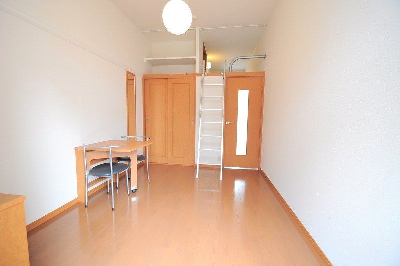 レオパレスコンフォート 居間