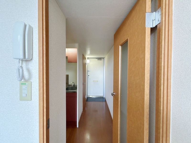 レオパレスサンヒダカ 玄関