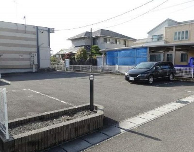 レオパレスプリマベーラ 駐車場