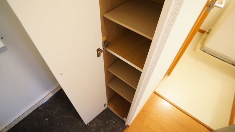 レオパレスプラム 玄関