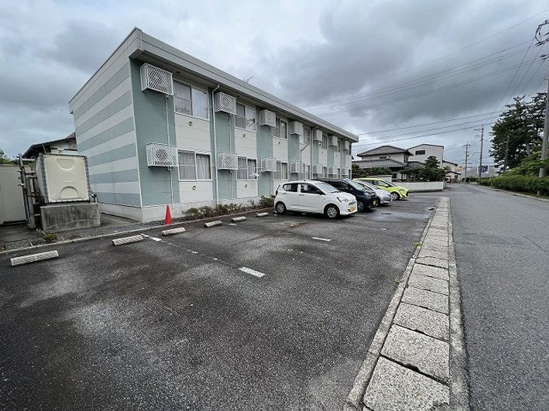 レオパレス皆生新田 駐車場