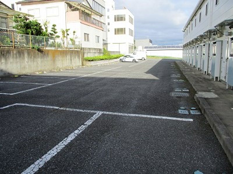 レオパレスフェリーチェ並木 駐車場