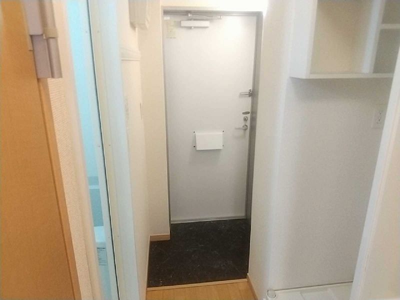 レオパレス彩 玄関