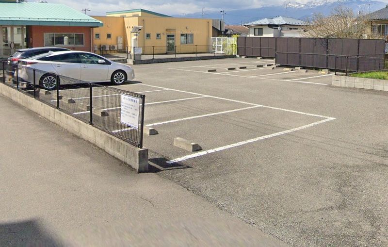 レオパレス成出ハイツ 駐車場