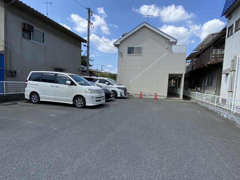 レオパレス秋桜 駐車場