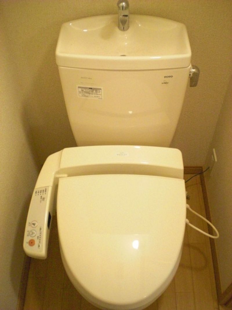 レオパレスライジングサン トイレ