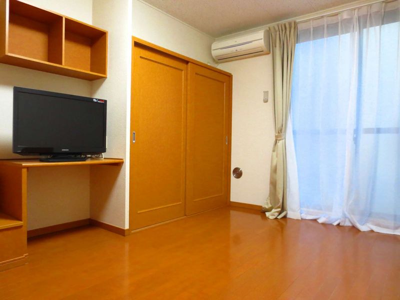 レオパレス沼南５ 居間
