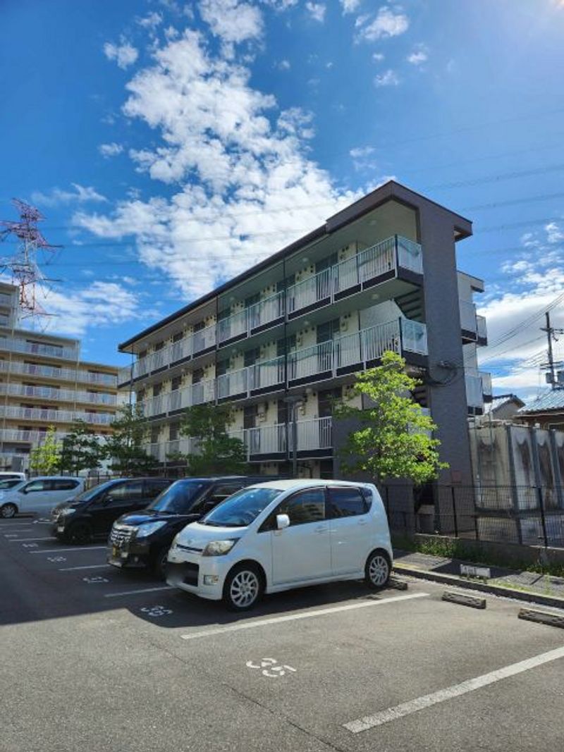 レオパレス逢阪 駐車場