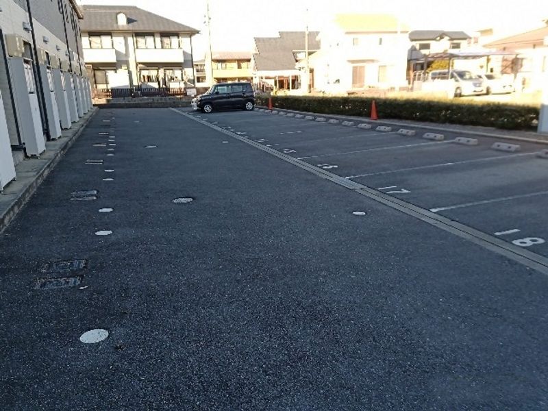 レオパレスラルジュ 駐車場