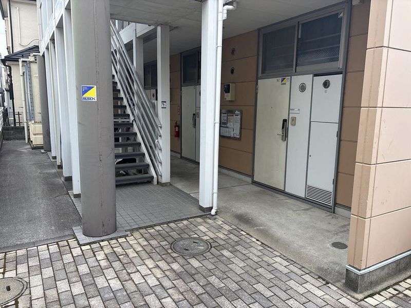 レオパレスＶｉｎｇｔ　ｅｔ　ｕｎ エントランス
