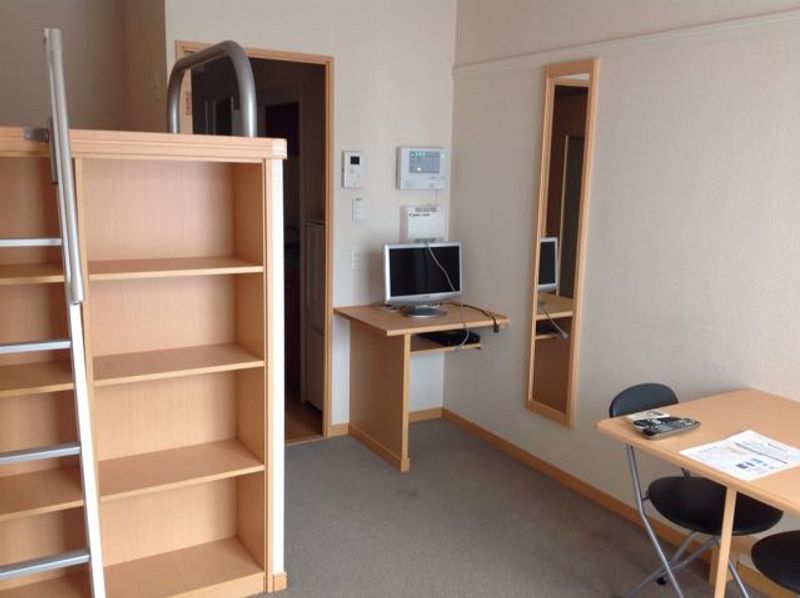 レオパレスメイプル小山 居間