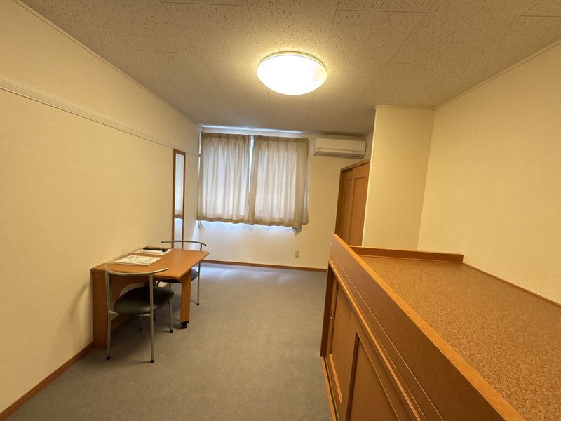 レオパレス三丁田 居間