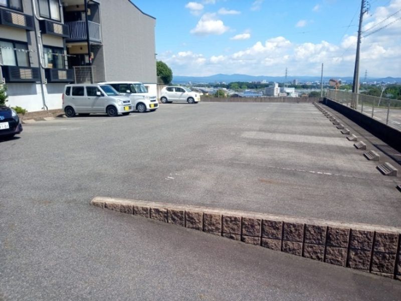 レオパレス三本松ヒルズ 駐車場