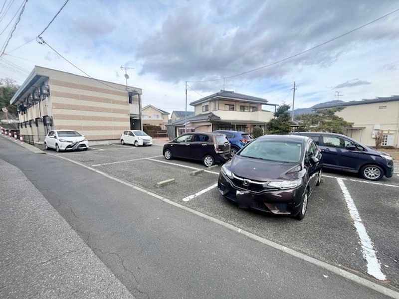 レオパレスオルディーレ 駐車場