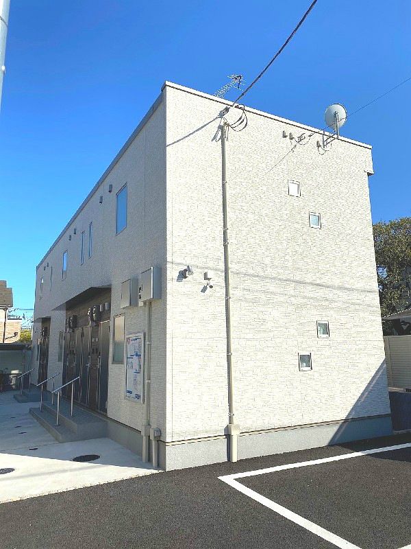 CLEINO West Court exterior