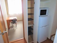 レオパレス中御所 玄関