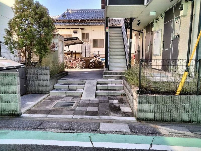 レオパレスラボール　Ⅱ エントランス