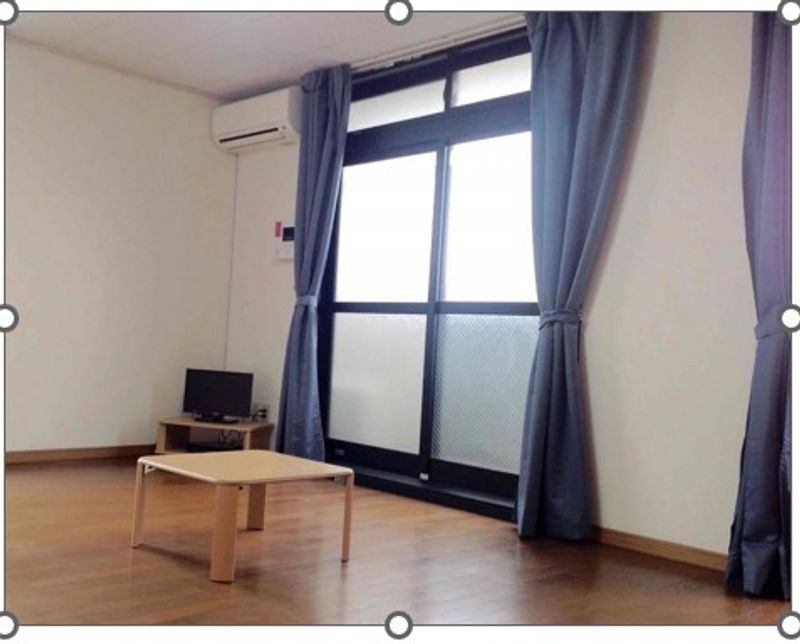 レオパレスラーク 居間