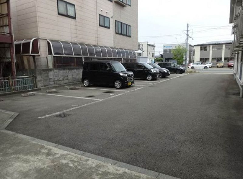 レオネクストノーヴォ 駐車場
