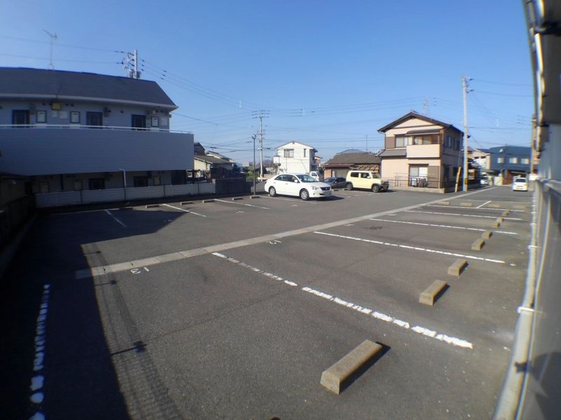 レオパレスフォンテーヌ高松 駐車場
