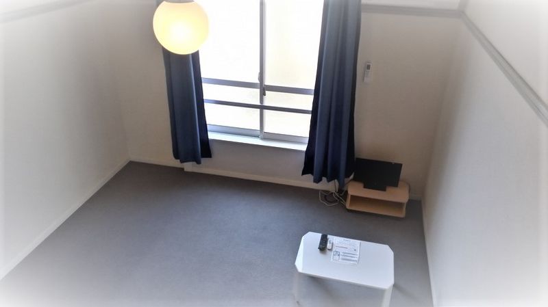 レオパレス栢山 居間