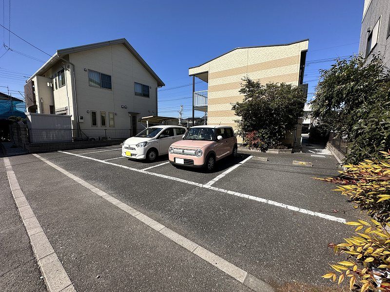 レオパレスら　べるでゅーら 駐車場
