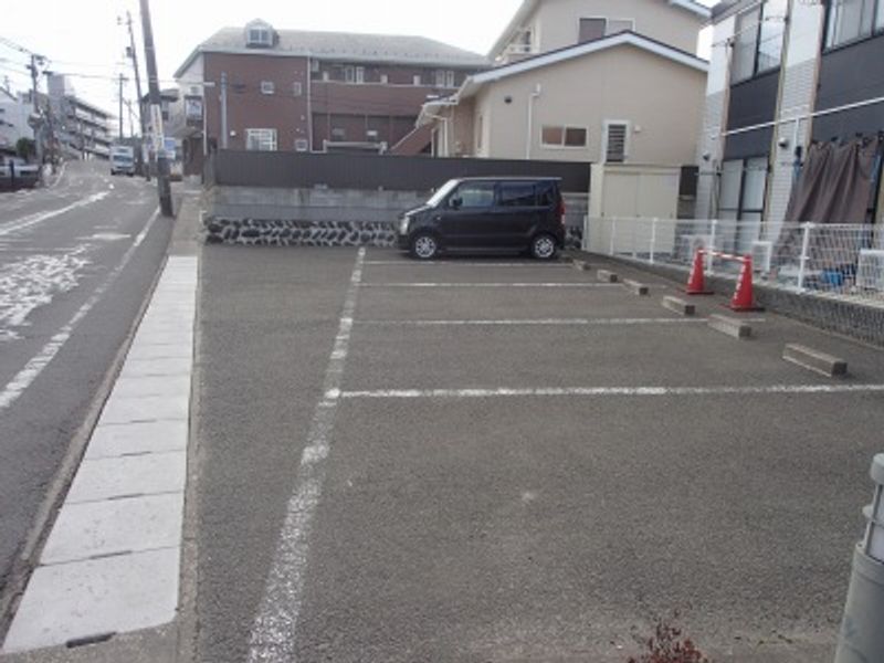 レオパレスフォレストコート 駐車場