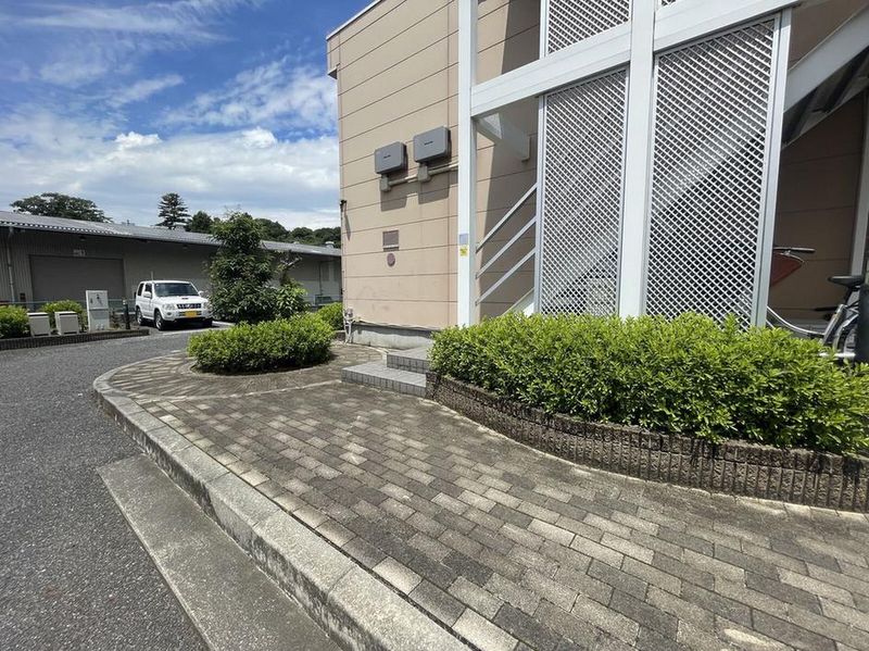 レオパレスタカネ．台 エントランス