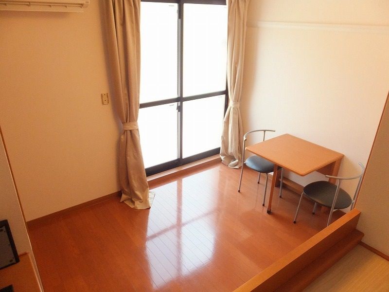レオパレスサニーヒルⅢ 居間