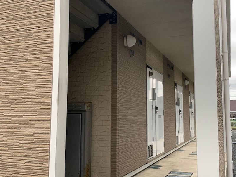 レオパレスニューオーシャン 玄関